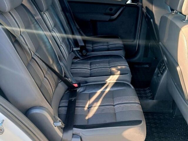 Білий Фольксваген Туран, об'ємом двигуна 2 л та пробігом 362 тис. км за 11700 $, фото 9 на Automoto.ua