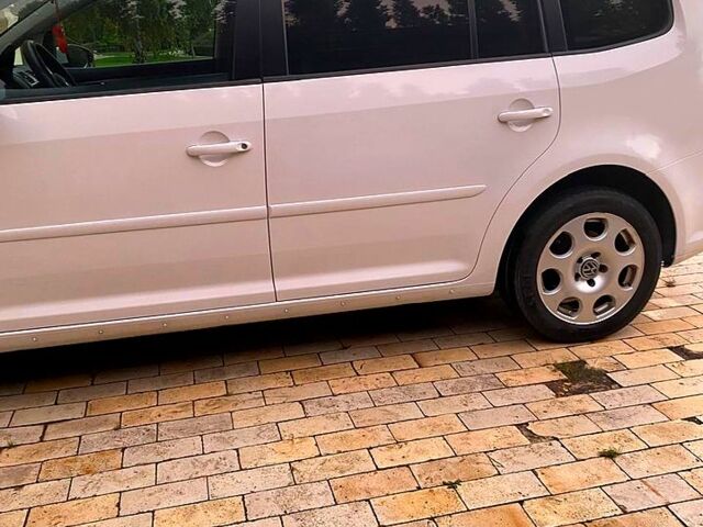 Белый Фольксваген Туран, объемом двигателя 1.6 л и пробегом 360 тыс. км за 9000 $, фото 4 на Automoto.ua