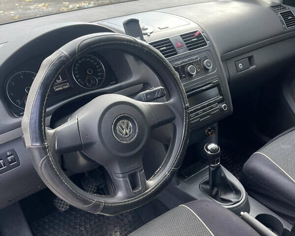 Белый Фольксваген Туран, объемом двигателя 1.6 л и пробегом 140 тыс. км за 12700 $, фото 7 на Automoto.ua