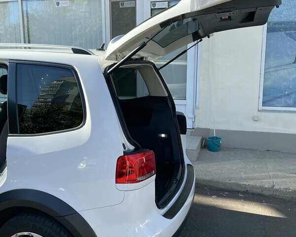 Белый Фольксваген Туран, объемом двигателя 1.4 л и пробегом 180 тыс. км за 9450 $, фото 29 на Automoto.ua