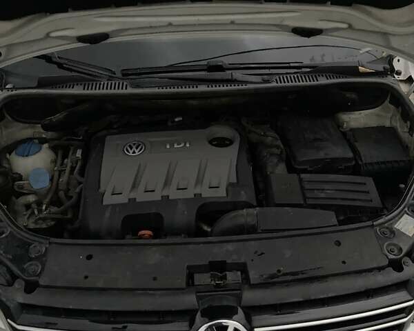 Белый Фольксваген Туран, объемом двигателя 2 л и пробегом 351 тыс. км за 10000 $, фото 13 на Automoto.ua