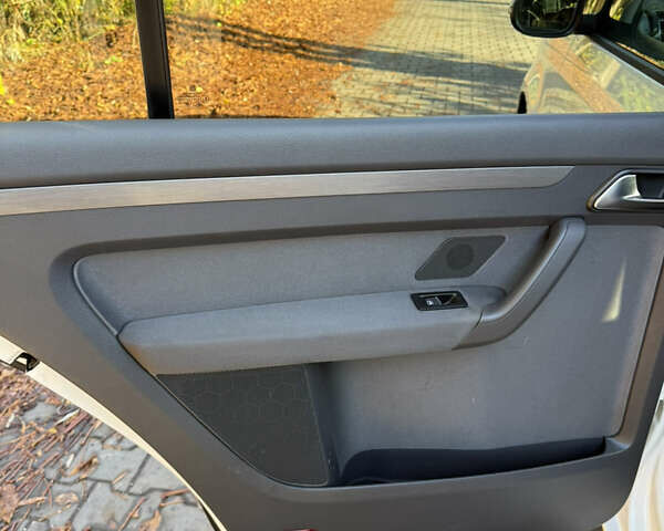 Белый Фольксваген Туран, объемом двигателя 1.4 л и пробегом 161 тыс. км за 11900 $, фото 27 на Automoto.ua