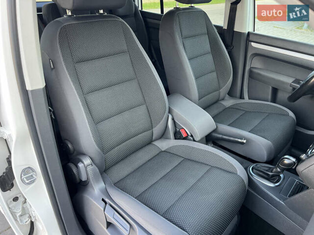 Белый Фольксваген Туран, объемом двигателя 1.4 л и пробегом 130 тыс. км за 9000 $, фото 22 на Automoto.ua