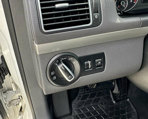 Белый Фольксваген Туран, объемом двигателя 1.39 л и пробегом 147 тыс. км за 9250 $, фото 11 на Automoto.ua