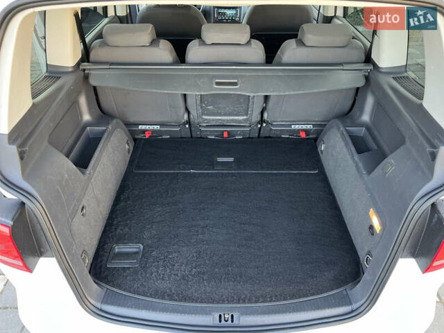 Белый Фольксваген Туран, объемом двигателя 1.4 л и пробегом 130 тыс. км за 9000 $, фото 31 на Automoto.ua