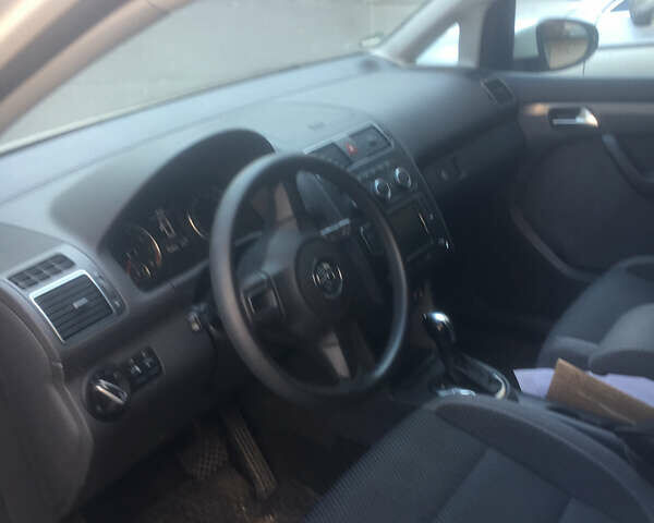 Белый Фольксваген Туран, объемом двигателя 1.39 л и пробегом 159 тыс. км за 10999 $, фото 6 на Automoto.ua