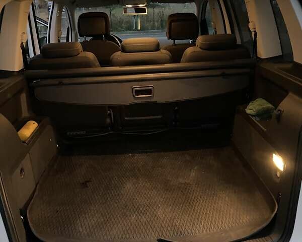 Белый Фольксваген Туран, объемом двигателя 2 л и пробегом 351 тыс. км за 10000 $, фото 8 на Automoto.ua