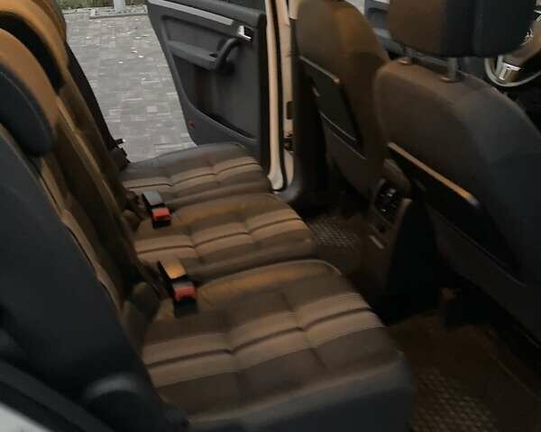 Белый Фольксваген Туран, объемом двигателя 2 л и пробегом 351 тыс. км за 10000 $, фото 10 на Automoto.ua