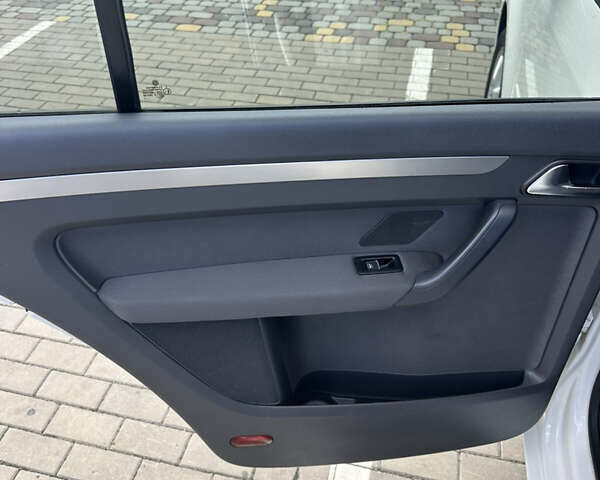 Белый Фольксваген Туран, объемом двигателя 1.39 л и пробегом 147 тыс. км за 9250 $, фото 18 на Automoto.ua