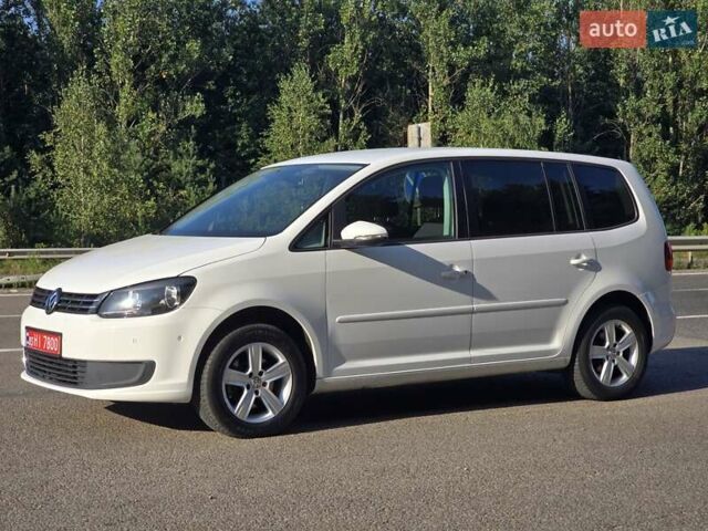 Білий Фольксваген Туран, об'ємом двигуна 2 л та пробігом 250 тис. км за 10999 $, фото 16 на Automoto.ua