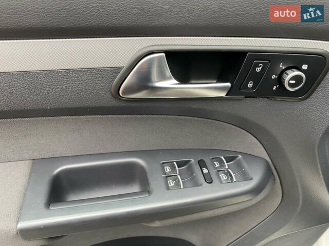 Білий Фольксваген Туран, об'ємом двигуна 1.6 л та пробігом 249 тис. км за 9100 $, фото 20 на Automoto.ua