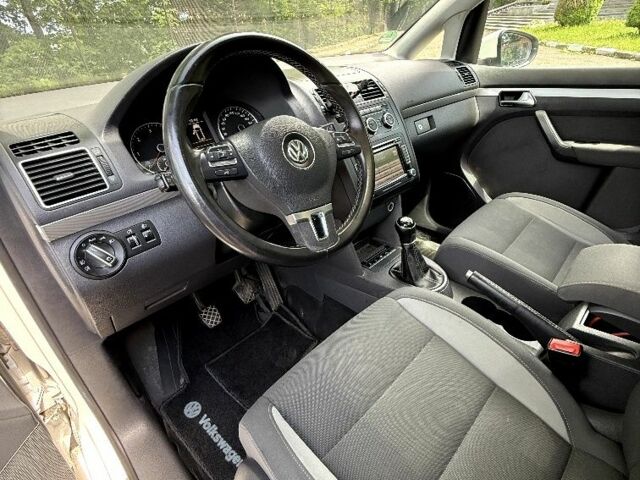 Белый Фольксваген Туран, объемом двигателя 1.6 л и пробегом 258 тыс. км за 10600 $, фото 6 на Automoto.ua