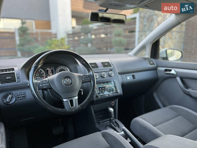 Белый Фольксваген Туран, объемом двигателя 1.4 л и пробегом 130 тыс. км за 9000 $, фото 26 на Automoto.ua