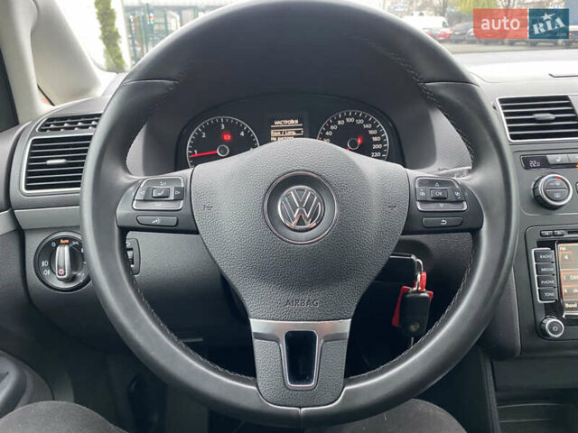 Білий Фольксваген Туран, об'ємом двигуна 1.6 л та пробігом 249 тис. км за 9100 $, фото 41 на Automoto.ua