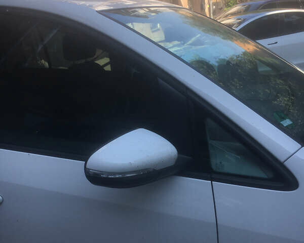 Белый Фольксваген Туран, объемом двигателя 1.39 л и пробегом 159 тыс. км за 10999 $, фото 3 на Automoto.ua