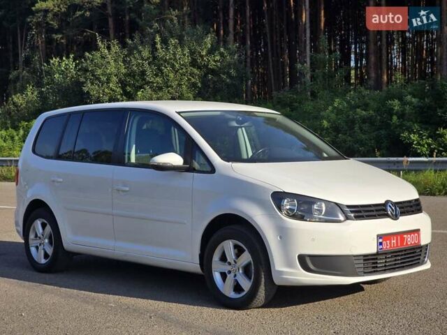 Білий Фольксваген Туран, об'ємом двигуна 2 л та пробігом 250 тис. км за 10999 $, фото 4 на Automoto.ua