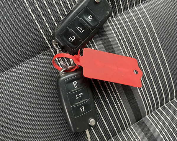 Білий Фольксваген Туран, об'ємом двигуна 1.6 л та пробігом 249 тис. км за 9100 $, фото 39 на Automoto.ua