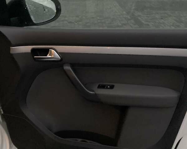 Белый Фольксваген Туран, объемом двигателя 2 л и пробегом 351 тыс. км за 10000 $, фото 11 на Automoto.ua