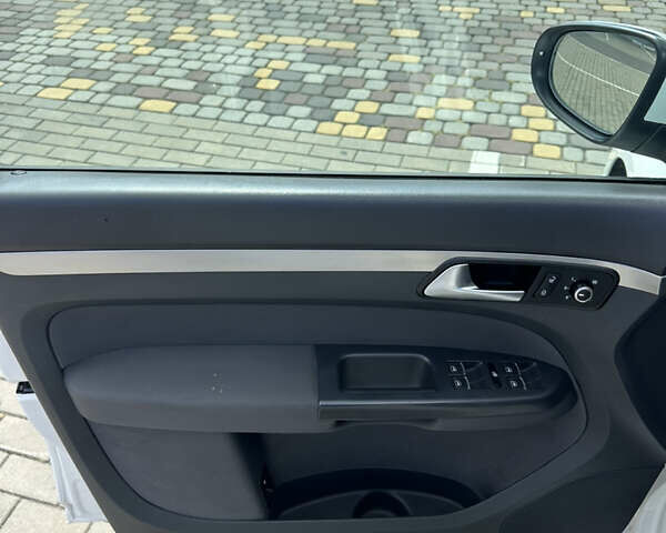 Белый Фольксваген Туран, объемом двигателя 1.39 л и пробегом 147 тыс. км за 9250 $, фото 9 на Automoto.ua