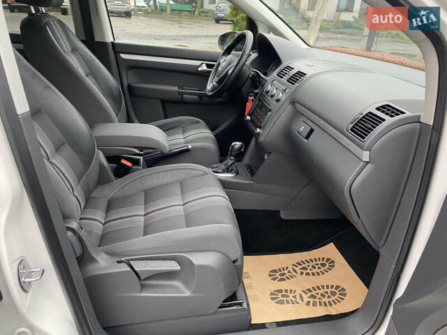 Білий Фольксваген Туран, об'ємом двигуна 1.6 л та пробігом 249 тис. км за 9100 $, фото 35 на Automoto.ua