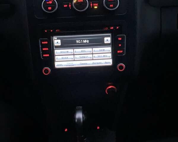 Белый Фольксваген Туран, объемом двигателя 2 л и пробегом 351 тыс. км за 10000 $, фото 19 на Automoto.ua