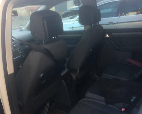 Белый Фольксваген Туран, объемом двигателя 1.39 л и пробегом 159 тыс. км за 10999 $, фото 10 на Automoto.ua