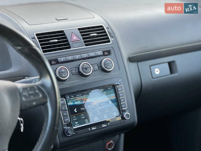 Белый Фольксваген Туран, объемом двигателя 1.4 л и пробегом 130 тыс. км за 9000 $, фото 27 на Automoto.ua