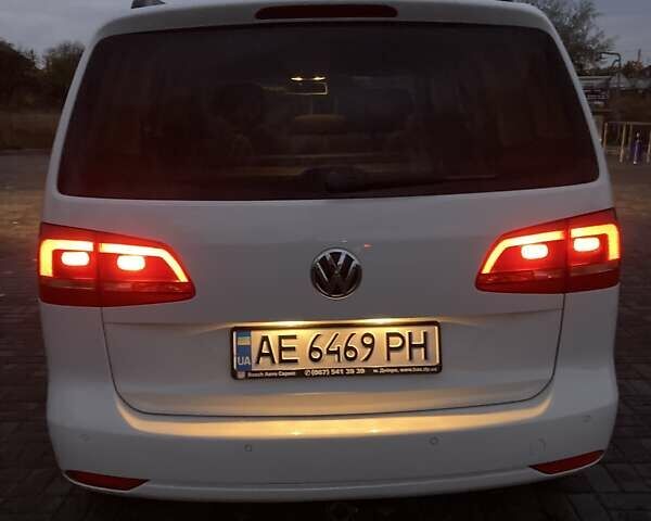 Белый Фольксваген Туран, объемом двигателя 2 л и пробегом 351 тыс. км за 10000 $, фото 16 на Automoto.ua