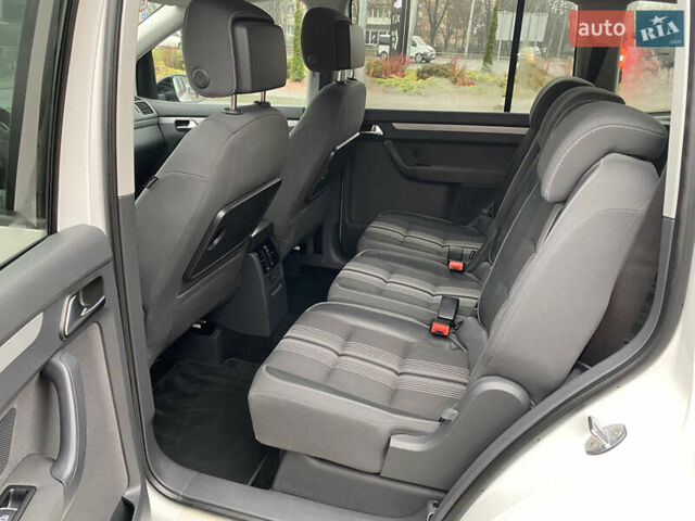 Білий Фольксваген Туран, об'ємом двигуна 1.6 л та пробігом 249 тис. км за 9100 $, фото 24 на Automoto.ua