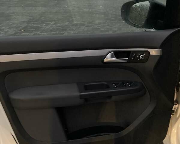 Белый Фольксваген Туран, объемом двигателя 2 л и пробегом 351 тыс. км за 10000 $, фото 4 на Automoto.ua