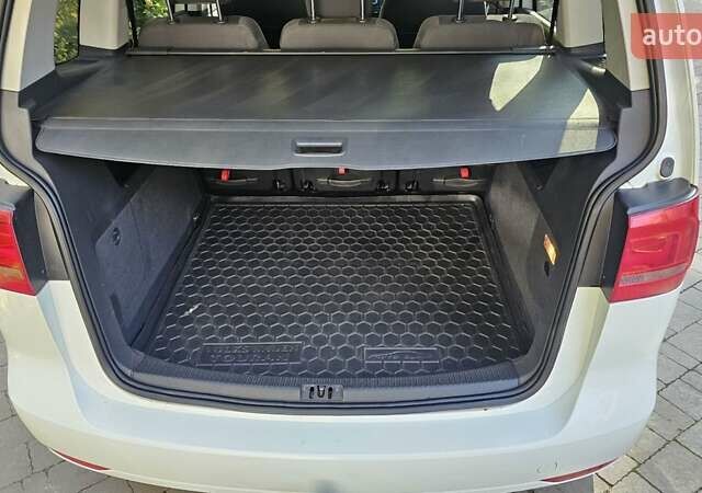 Белый Фольксваген Туран, объемом двигателя 2 л и пробегом 255 тыс. км за 13800 $, фото 2 на Automoto.ua