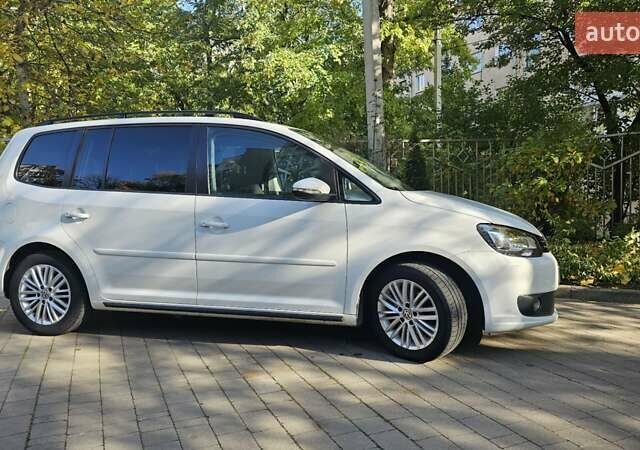 Белый Фольксваген Туран, объемом двигателя 2 л и пробегом 255 тыс. км за 13800 $, фото 5 на Automoto.ua