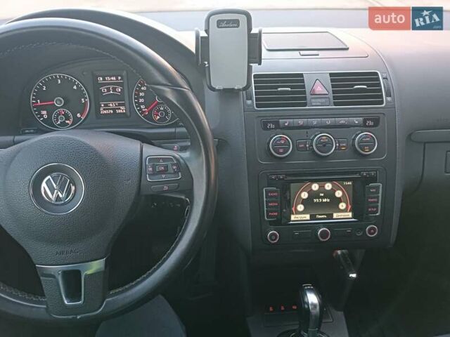 Білий Фольксваген Туран, об'ємом двигуна 2 л та пробігом 226 тис. км за 14000 $, фото 29 на Automoto.ua