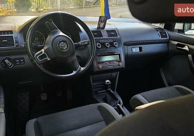 Белый Фольксваген Туран, объемом двигателя 2 л и пробегом 255 тыс. км за 13800 $, фото 18 на Automoto.ua