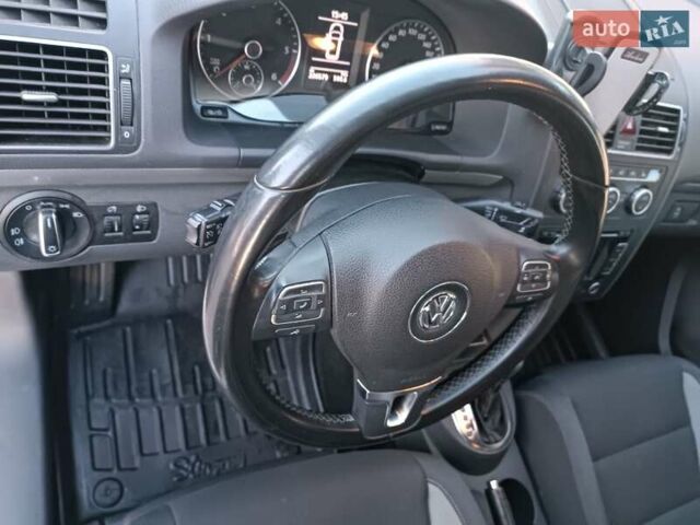 Білий Фольксваген Туран, об'ємом двигуна 2 л та пробігом 226 тис. км за 14000 $, фото 24 на Automoto.ua