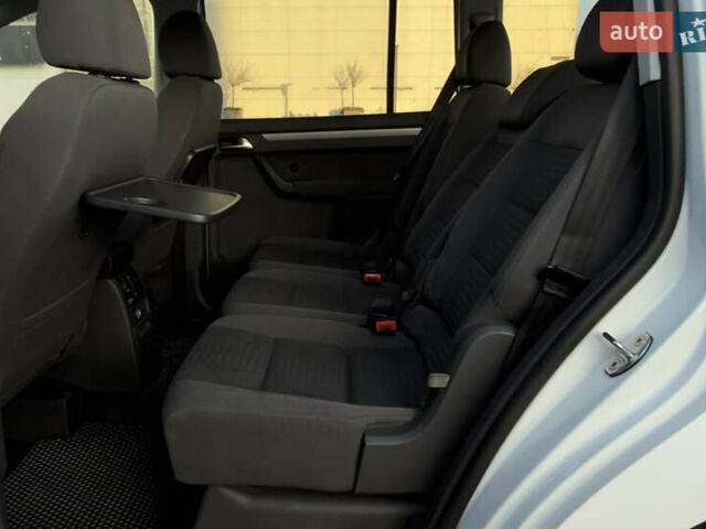 Белый Фольксваген Туран, объемом двигателя 1.6 л и пробегом 270 тыс. км за 9450 $, фото 12 на Automoto.ua