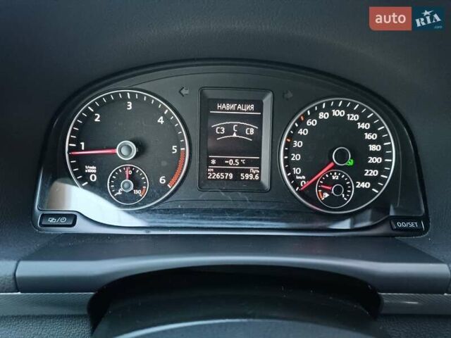 Білий Фольксваген Туран, об'ємом двигуна 2 л та пробігом 226 тис. км за 14000 $, фото 27 на Automoto.ua