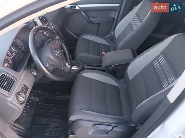 Білий Фольксваген Туран, об'ємом двигуна 2 л та пробігом 226 тис. км за 14000 $, фото 25 на Automoto.ua