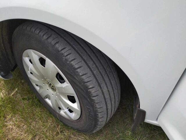 Белый Фольксваген Туран, объемом двигателя 1.6 л и пробегом 249 тыс. км за 9000 $, фото 18 на Automoto.ua