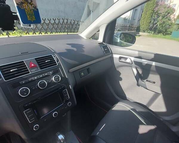 Белый Фольксваген Туран, объемом двигателя 1.97 л и пробегом 298 тыс. км за 12500 $, фото 22 на Automoto.ua