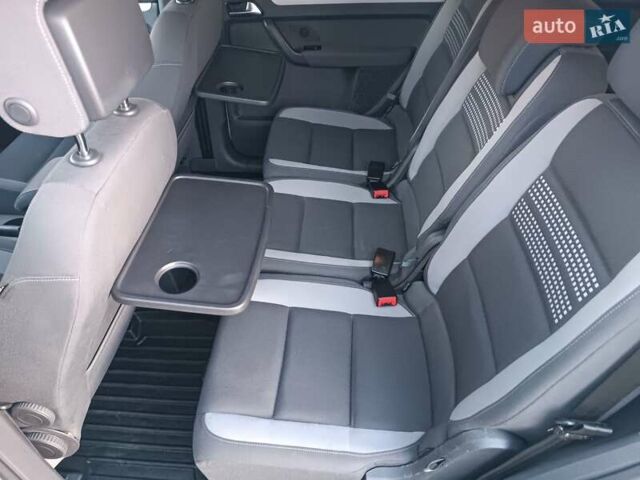 Білий Фольксваген Туран, об'ємом двигуна 2 л та пробігом 226 тис. км за 14000 $, фото 34 на Automoto.ua