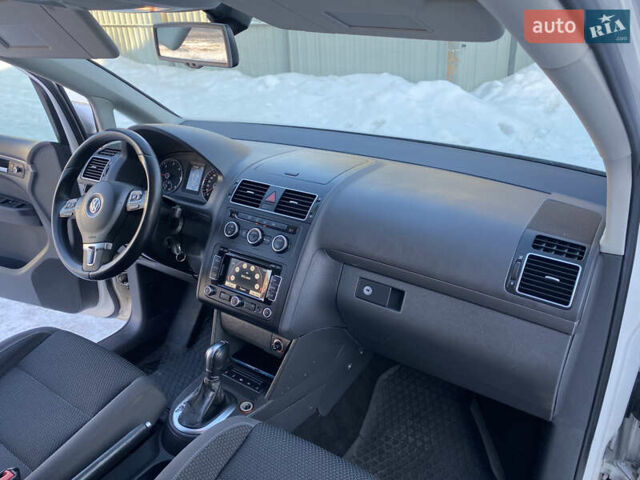 Білий Фольксваген Туран, об'ємом двигуна 2 л та пробігом 236 тис. км за 11350 $, фото 20 на Automoto.ua