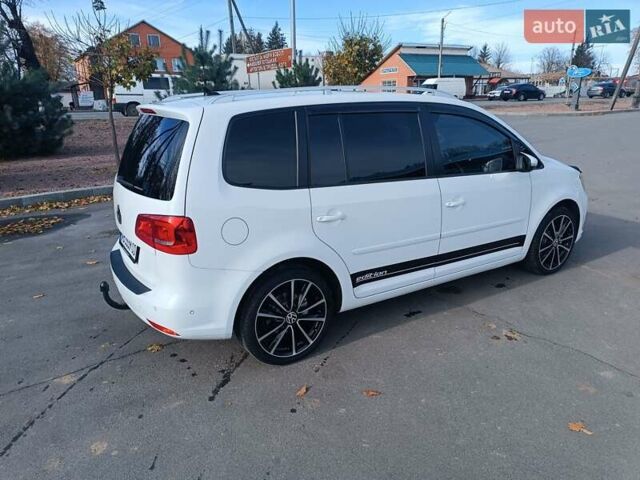 Білий Фольксваген Туран, об'ємом двигуна 2 л та пробігом 226 тис. км за 14000 $, фото 20 на Automoto.ua