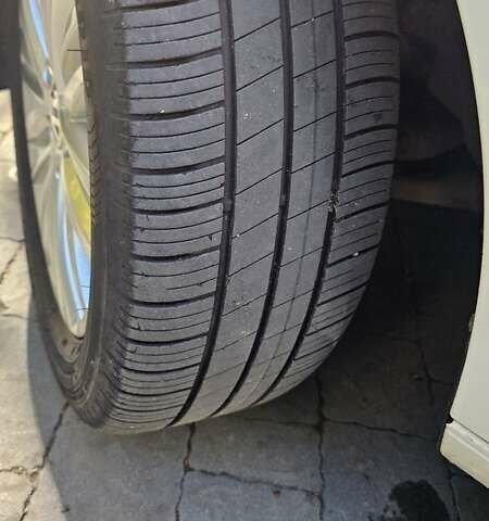 Белый Фольксваген Туран, объемом двигателя 2 л и пробегом 255 тыс. км за 13800 $, фото 10 на Automoto.ua