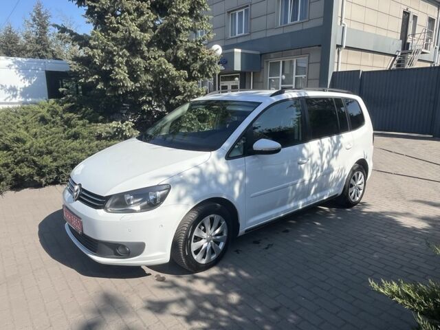 Белый Фольксваген Туран, объемом двигателя 1.6 л и пробегом 240 тыс. км за 12950 $, фото 2 на Automoto.ua
