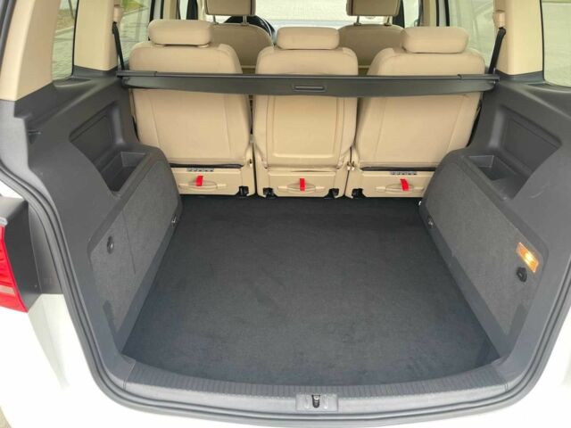 Белый Фольксваген Туран, объемом двигателя 2 л и пробегом 240 тыс. км за 13500 $, фото 11 на Automoto.ua