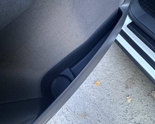 Білий Фольксваген Туран, об'ємом двигуна 1.97 л та пробігом 194 тис. км за 12000 $, фото 26 на Automoto.ua