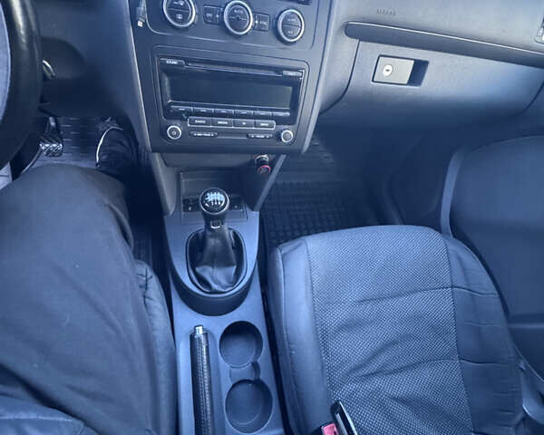 Білий Фольксваген Туран, об'ємом двигуна 1.97 л та пробігом 194 тис. км за 12000 $, фото 15 на Automoto.ua