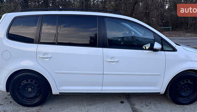 Білий Фольксваген Туран, об'ємом двигуна 1.97 л та пробігом 194 тис. км за 12000 $, фото 4 на Automoto.ua