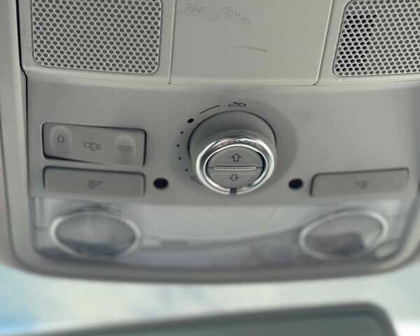 Белый Фольксваген Туран, объемом двигателя 1.6 л и пробегом 175 тыс. км за 13500 $, фото 10 на Automoto.ua